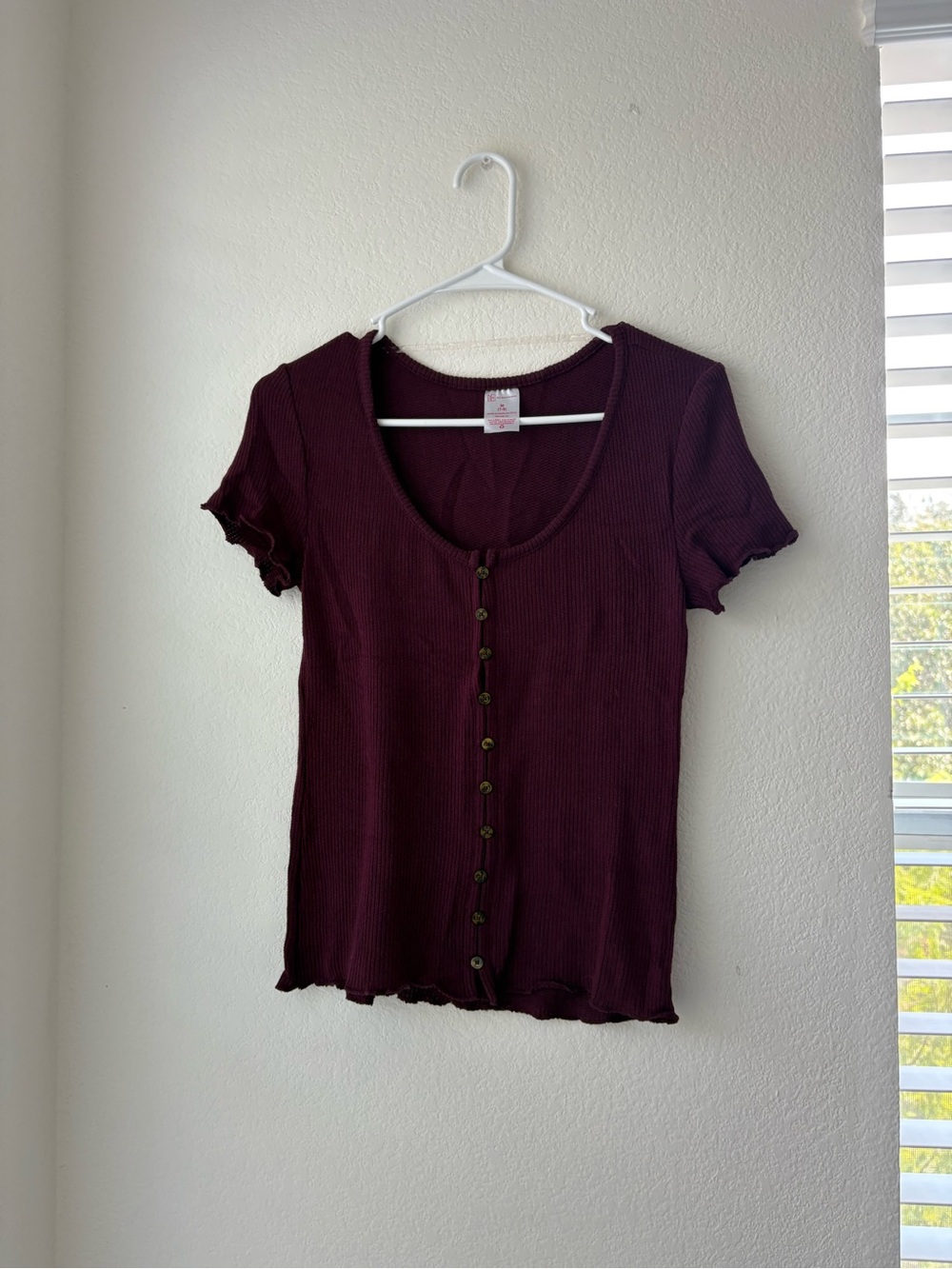 No Boundaries Women's Burgundy Ribbed Button-Front Top
